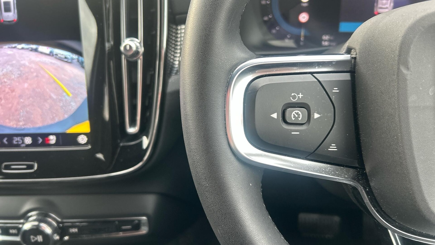 Used Volvo XC40 2022 for sale - 76644557: Photo 21