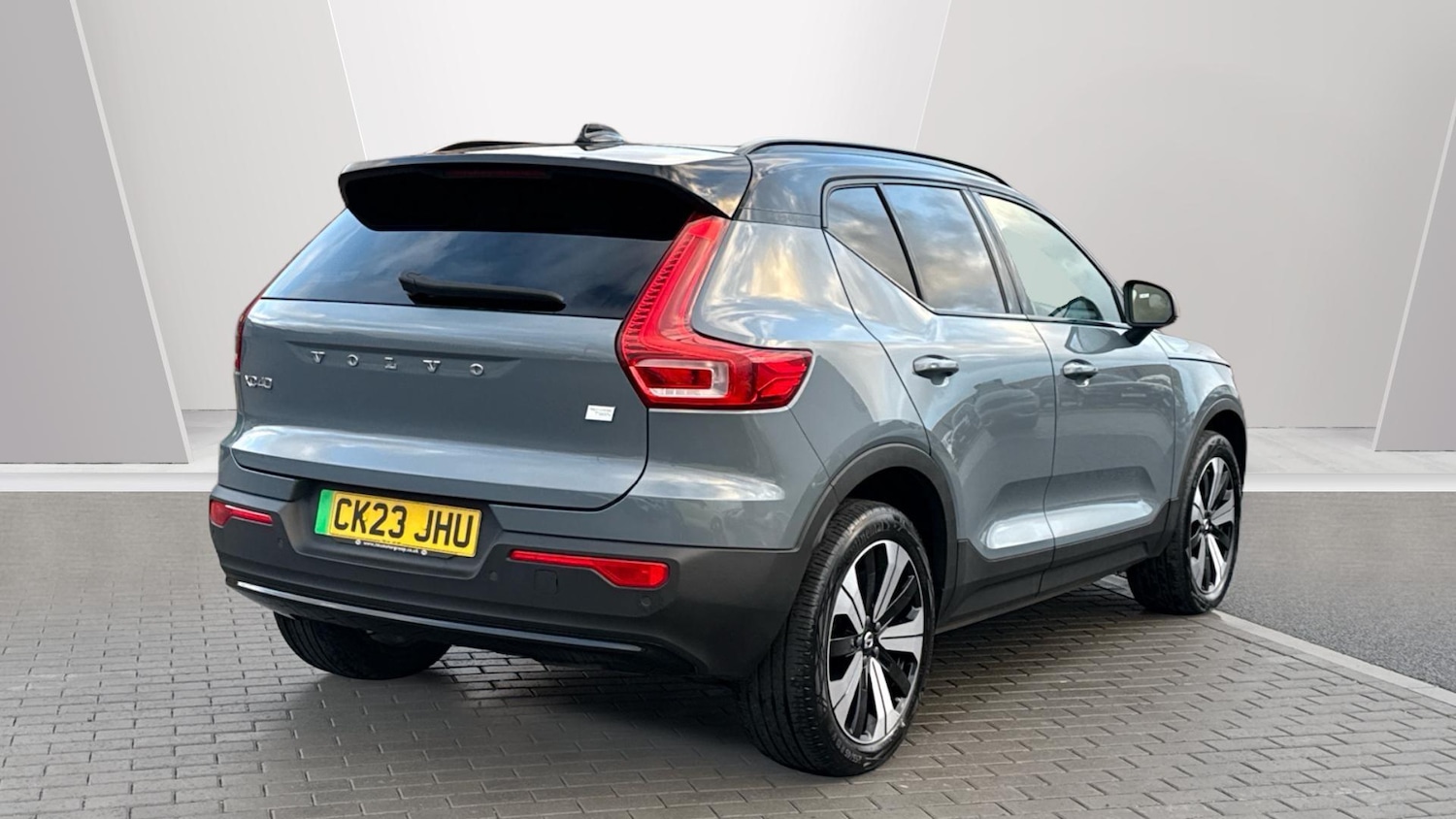 Used Volvo XC40 2023 for sale - 77400483: Photo 2