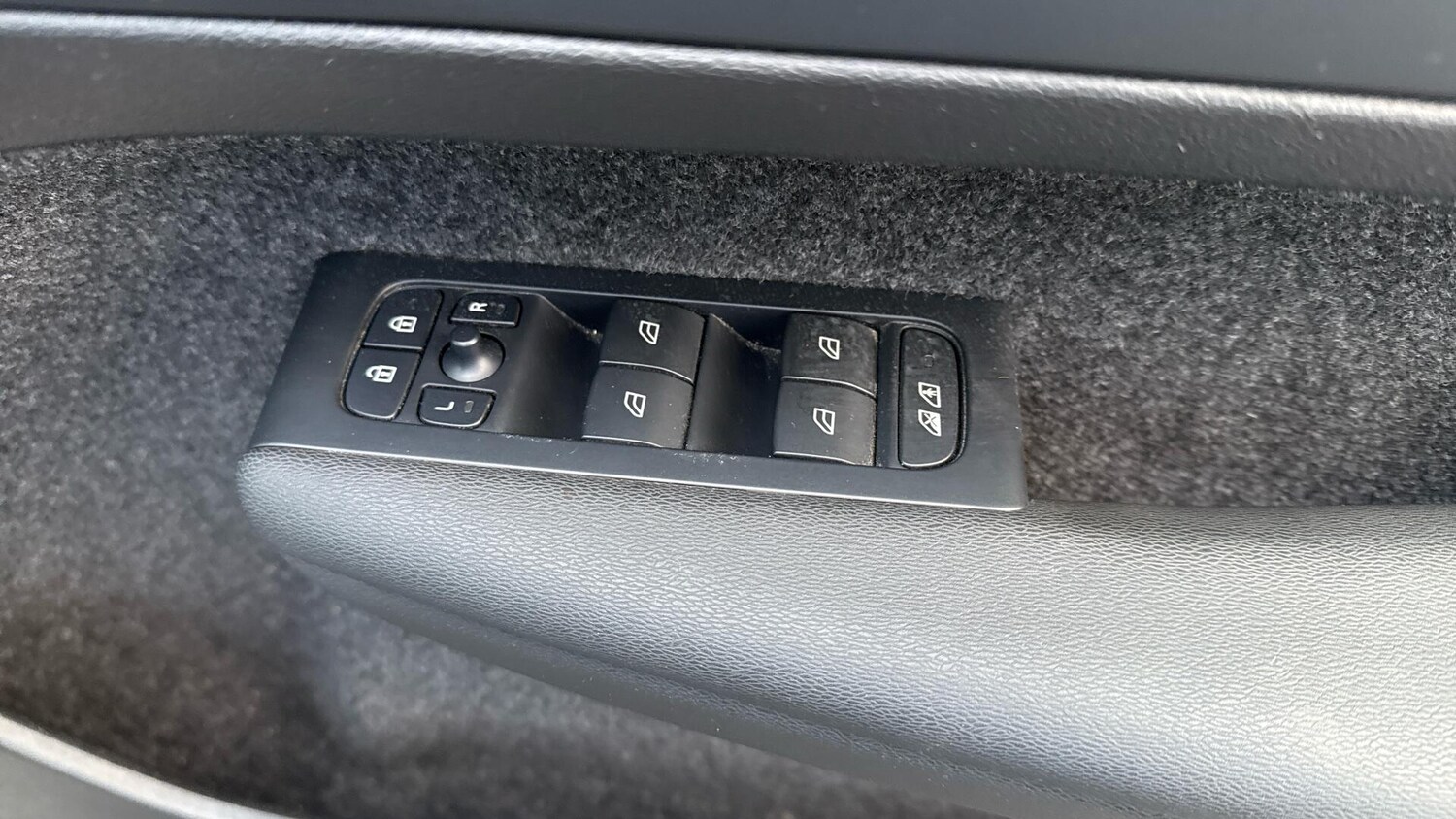 Used Volvo XC40 2023 for sale - 77400483: Photo 34