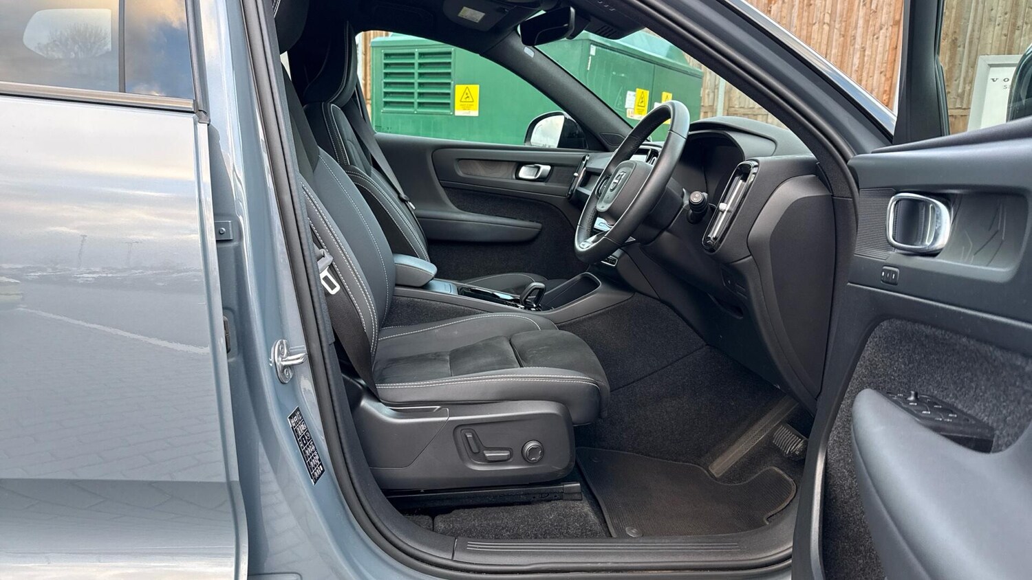 Used Volvo XC40 2023 for sale - 77400483: Photo 35