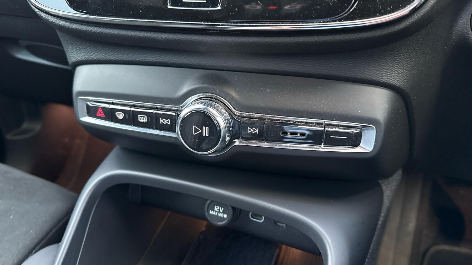 Used Volvo XC40 2023 for sale - 77400483: Photo 37