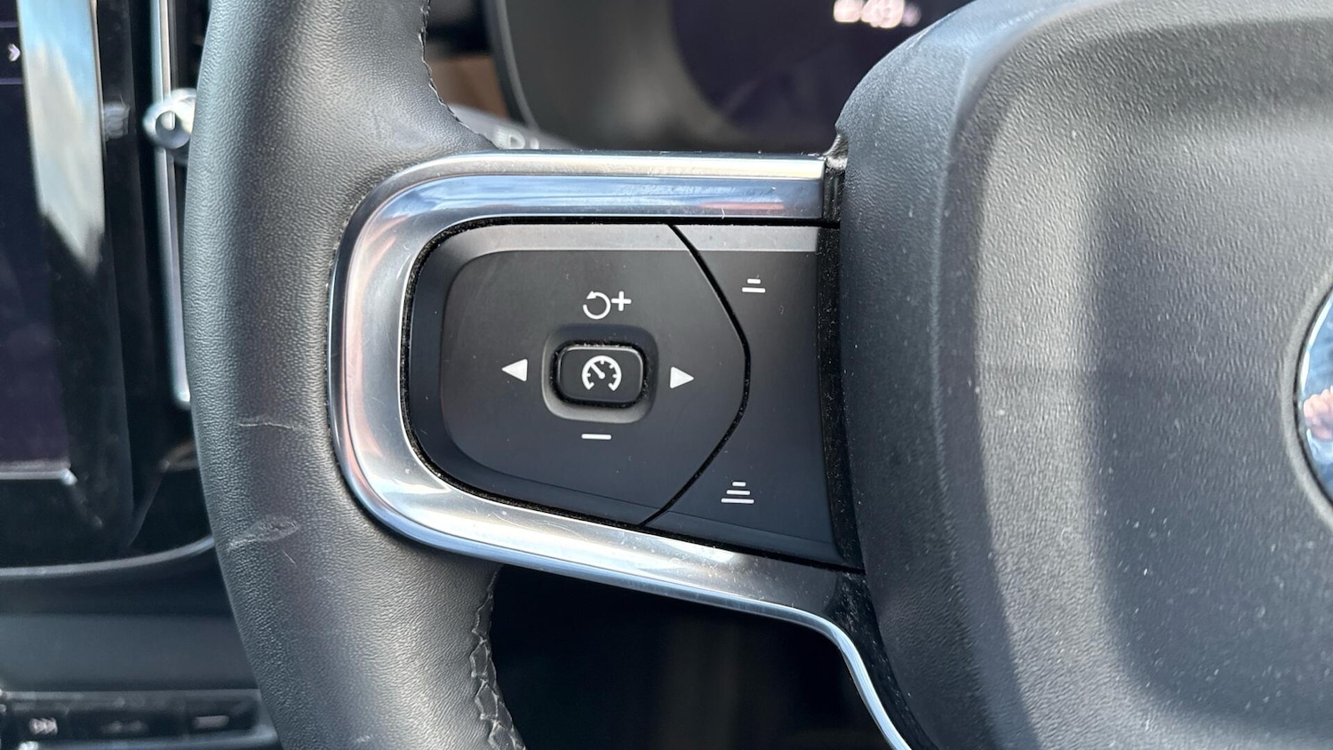 Used Volvo XC40 2023 for sale - 77400483: Photo 38