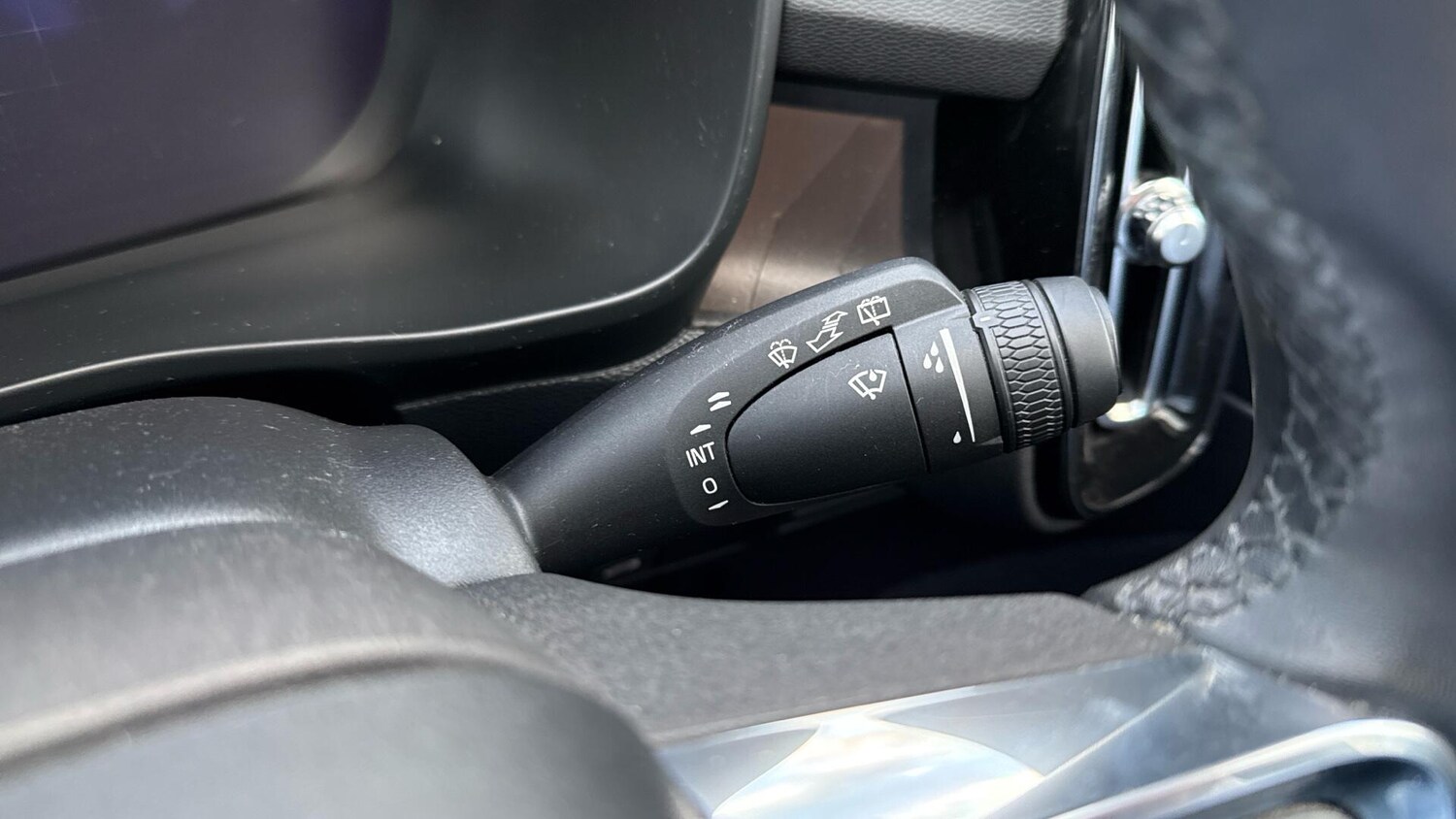 Used Volvo XC40 2023 for sale - 77400483: Photo 40