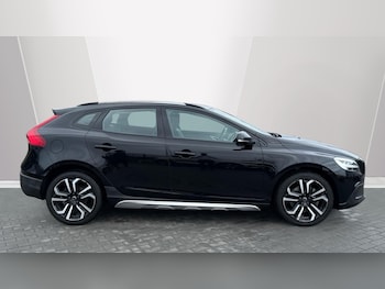 Used Volvo V40 Cross Country 2019 for sale - 77098131: Photo