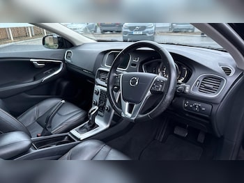 Used Volvo V40 Cross Country 2019 for sale - 77098131: Photo
