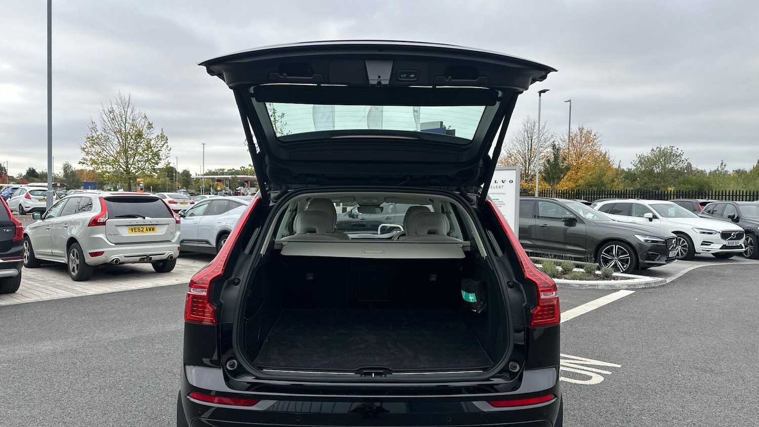 Used Volvo XC60 2021 for sale - 76337341: Photo 13