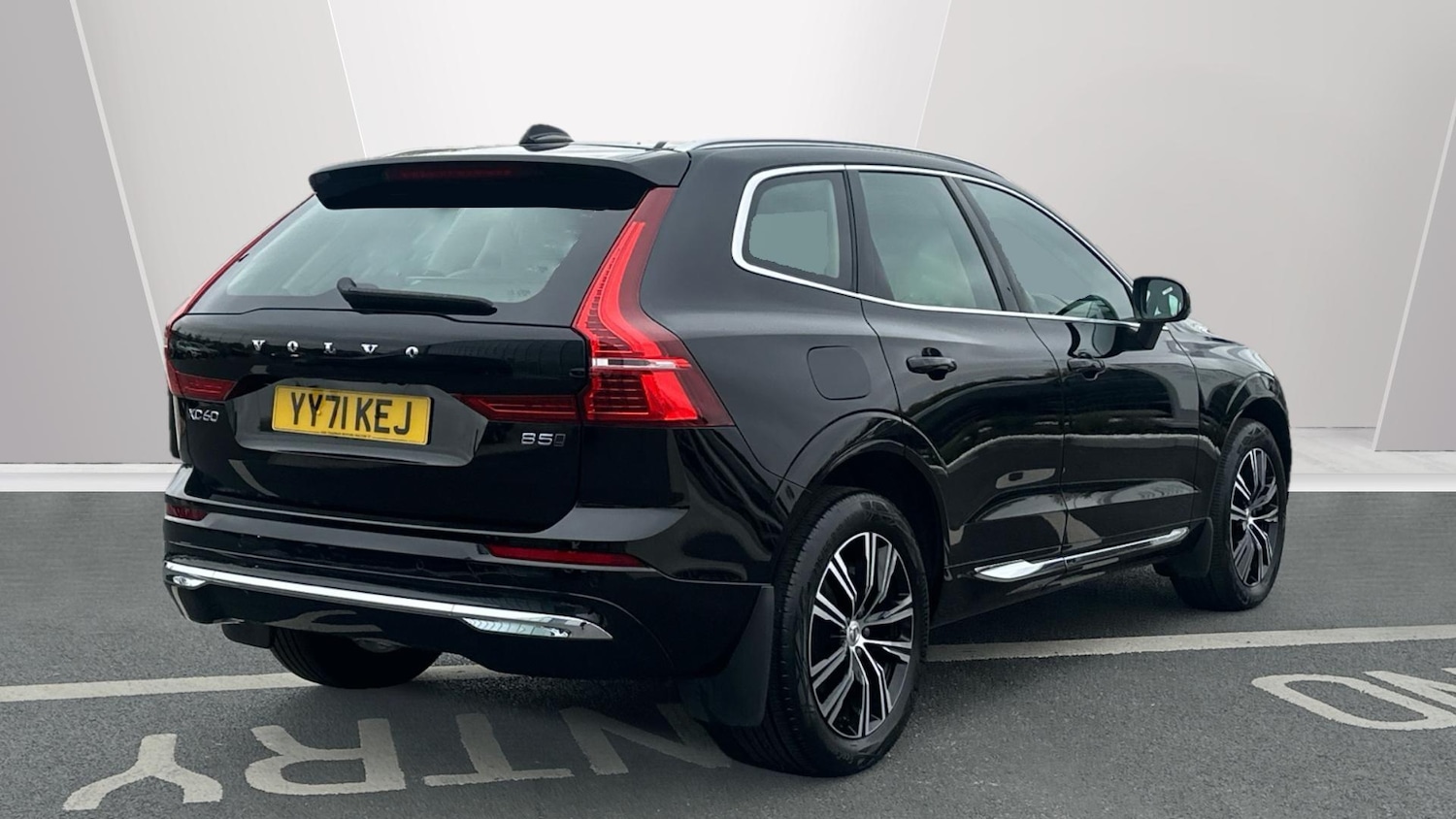 Used Volvo XC60 2021 for sale - 76337341: Photo 2