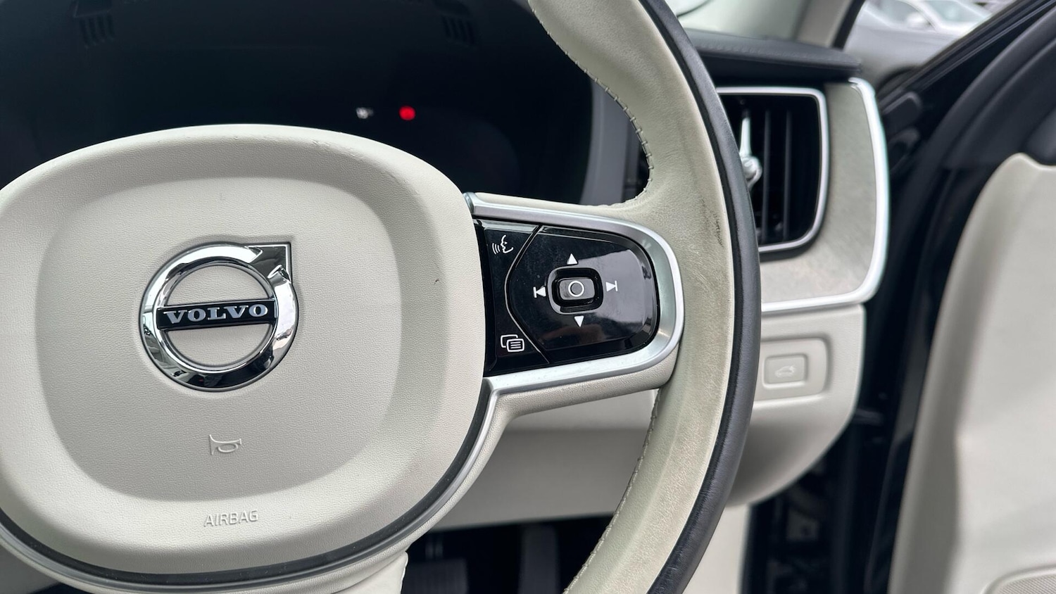 Used Volvo XC60 2021 for sale - 76337341: Photo 32