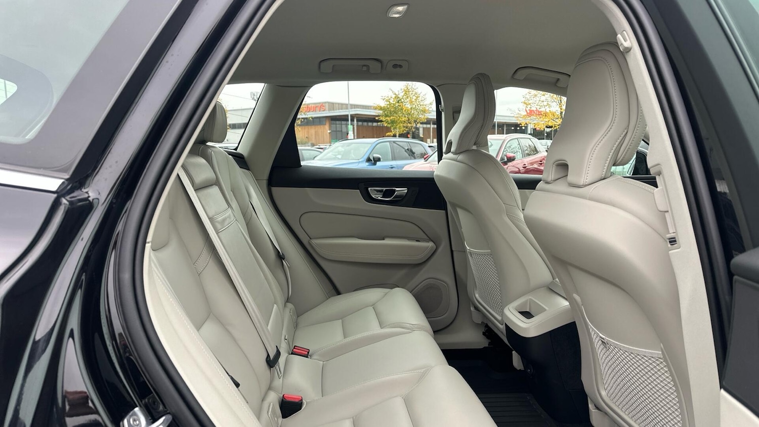 Used Volvo XC60 2021 for sale - 76337341: Photo 6