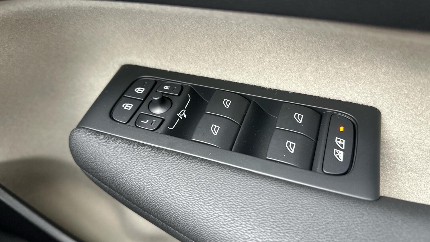 Used Volvo XC40 for sale - 77824967: Photo 24