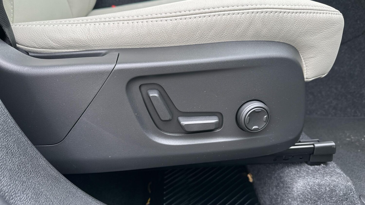 Used Volvo XC40 for sale - 77824967: Photo 30