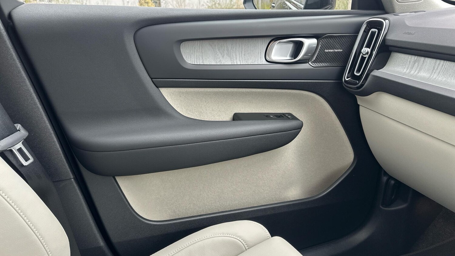 Used Volvo XC40 for sale - 77824967: Photo 42