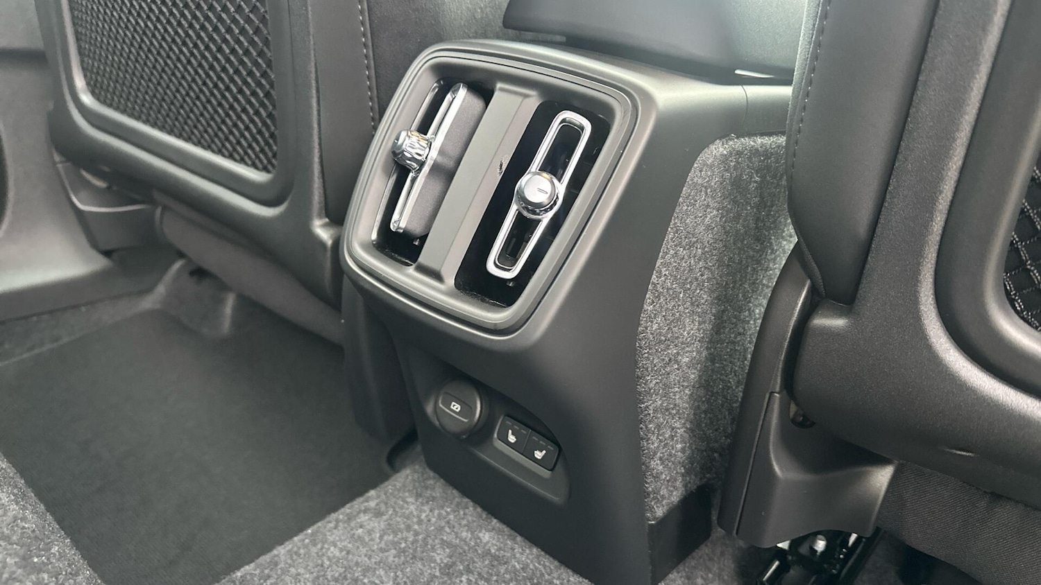 Used Volvo XC40 2025 for sale - 76337644: Photo 26