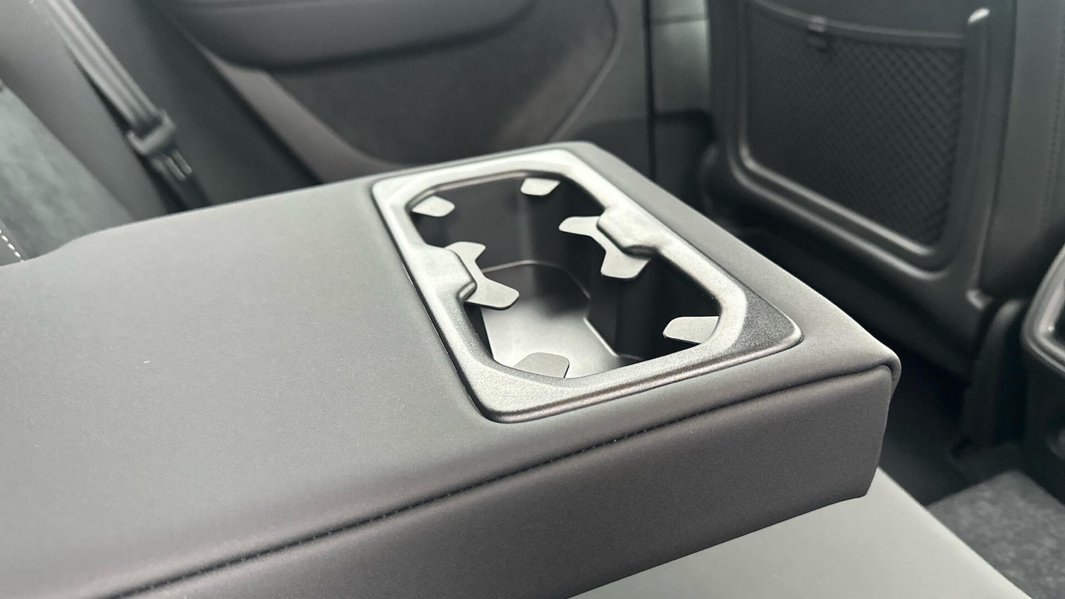 Used Volvo XC40 2025 for sale - 76337644: Photo 28