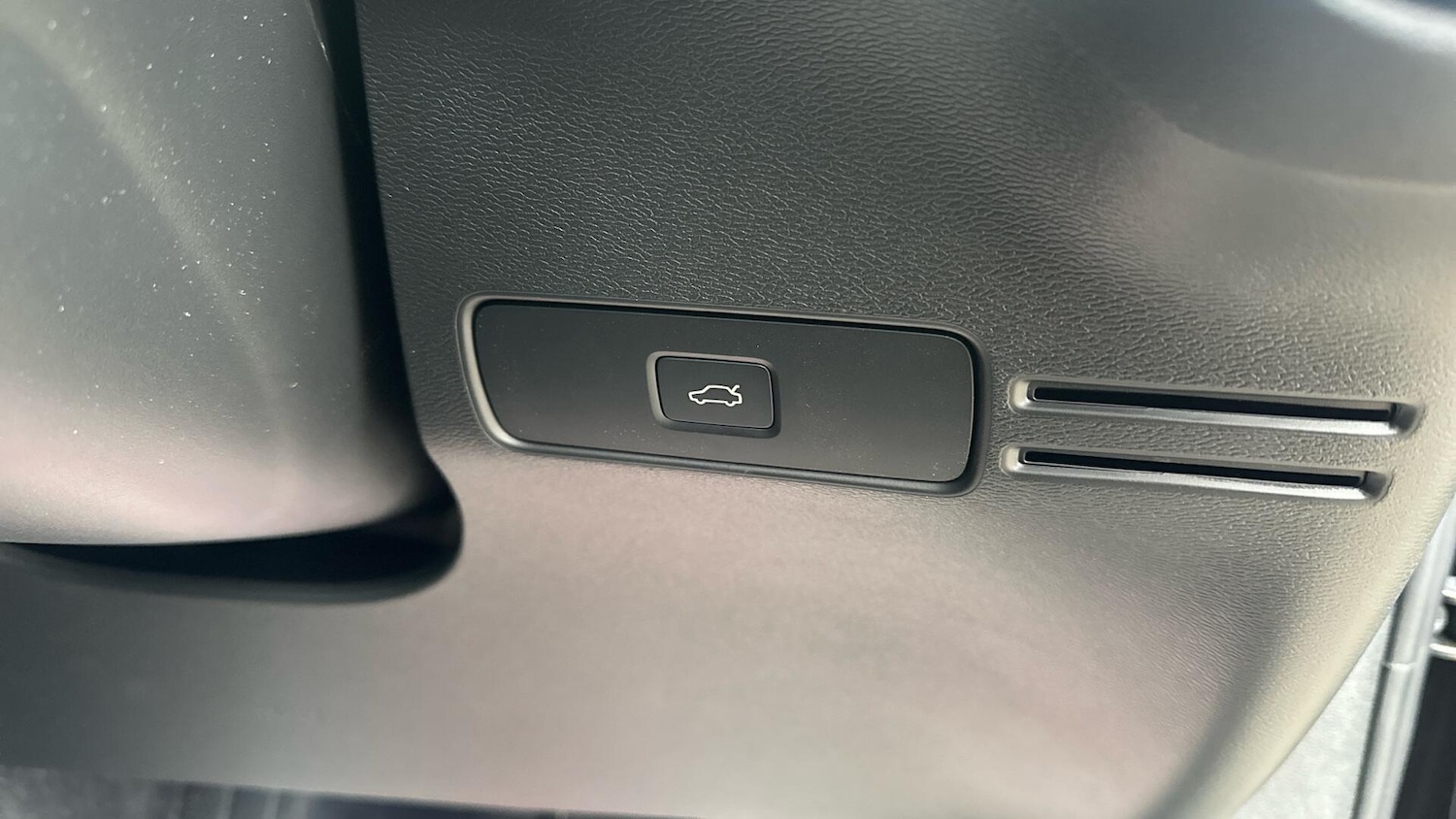 Used Volvo XC40 2025 for sale - 76337644: Photo 31