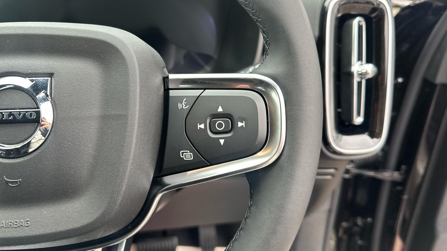 Used Volvo XC40 2025 for sale - 76337644: Photo 32