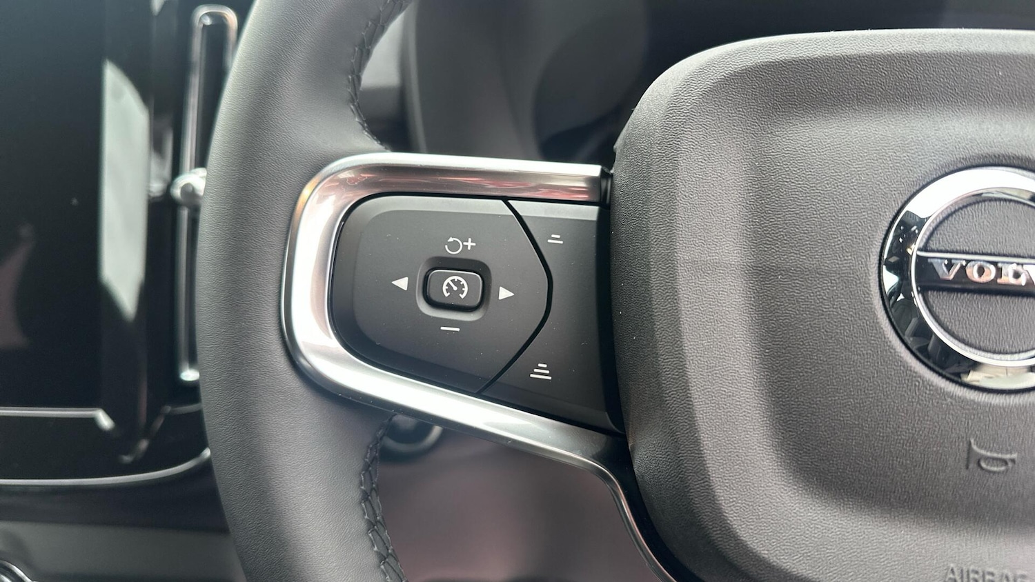 Used Volvo XC40 2025 for sale - 76337644: Photo 33