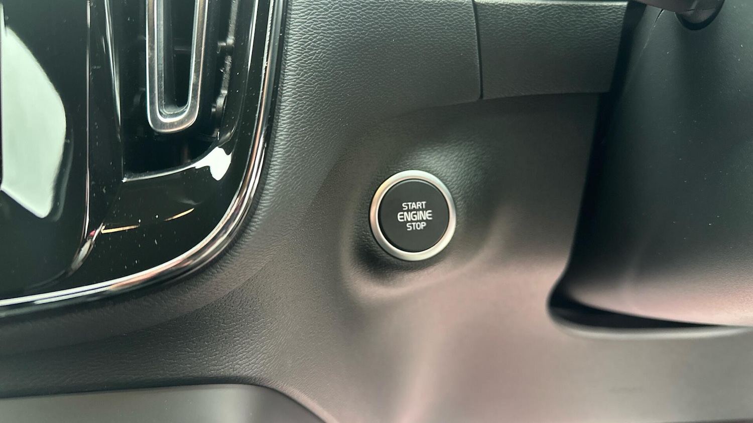 Used Volvo XC40 2025 for sale - 76337644: Photo 38