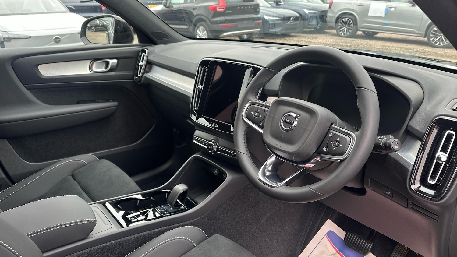 Used Volvo XC40 2025 for sale - 76337644: Photo 4