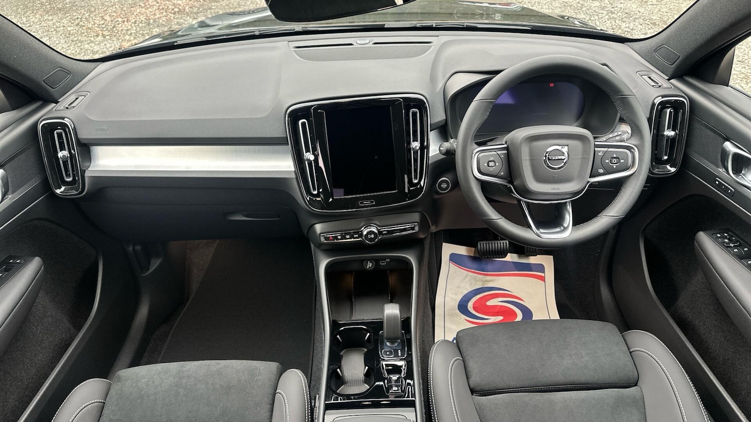 Used Volvo XC40 2025 for sale - 76337644: Photo 5