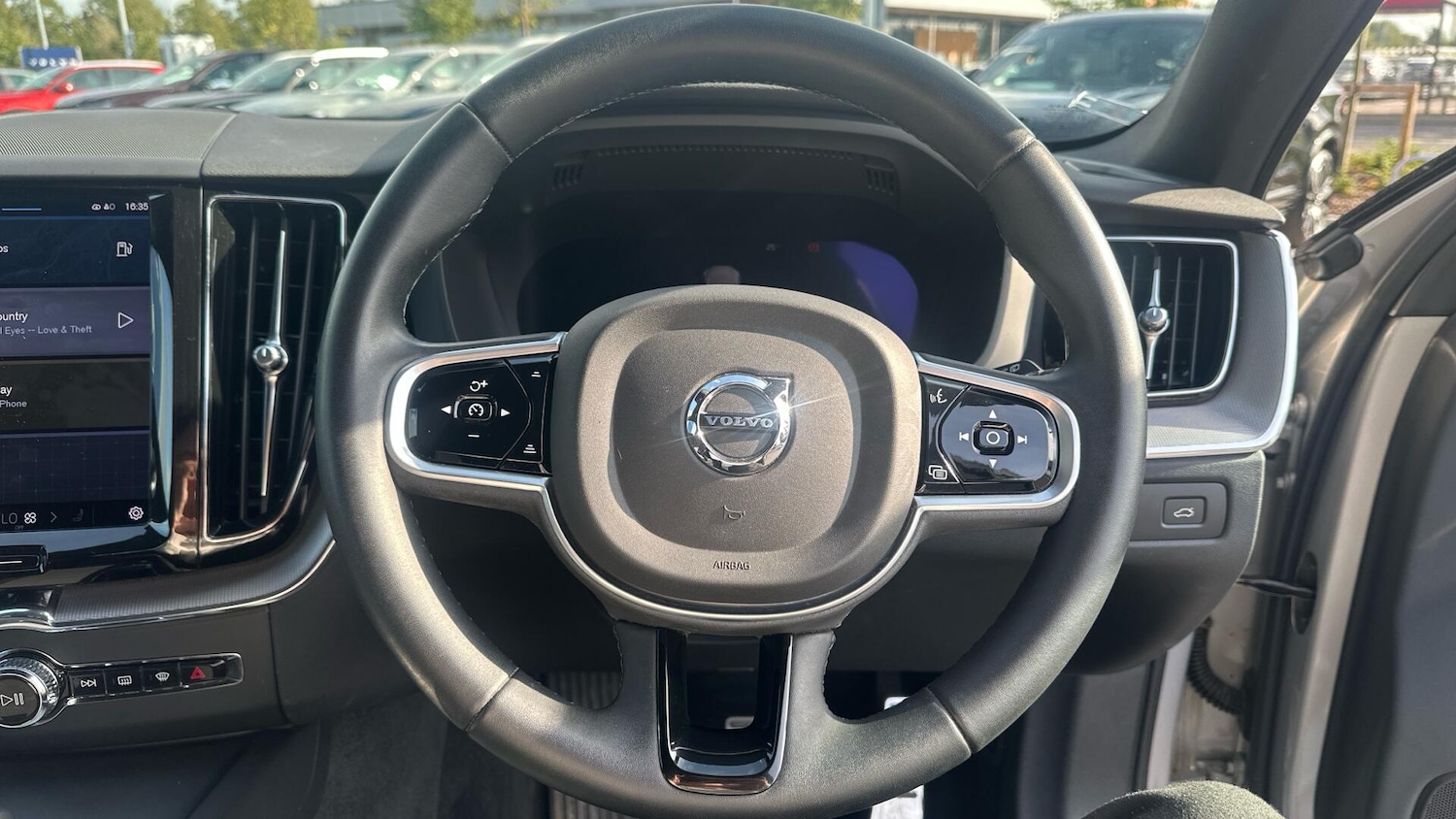 Used Volvo XC60 2022 for sale - 76584535: Photo 10