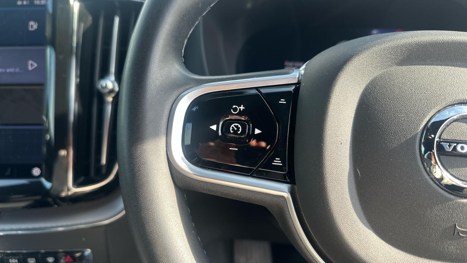 Used Volvo XC60 2022 for sale - 76584535: Photo 32