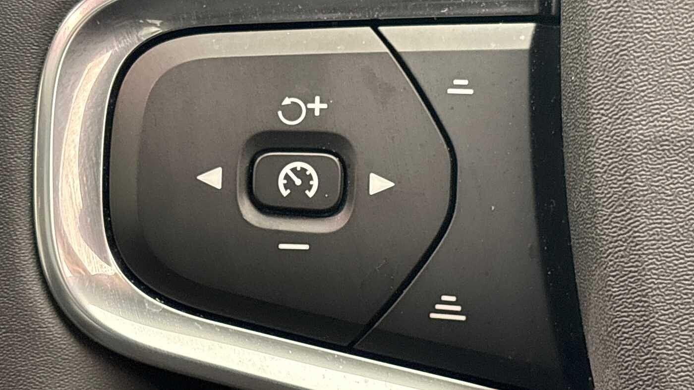 Used Volvo XC40 for sale - 77807658: Photo 31