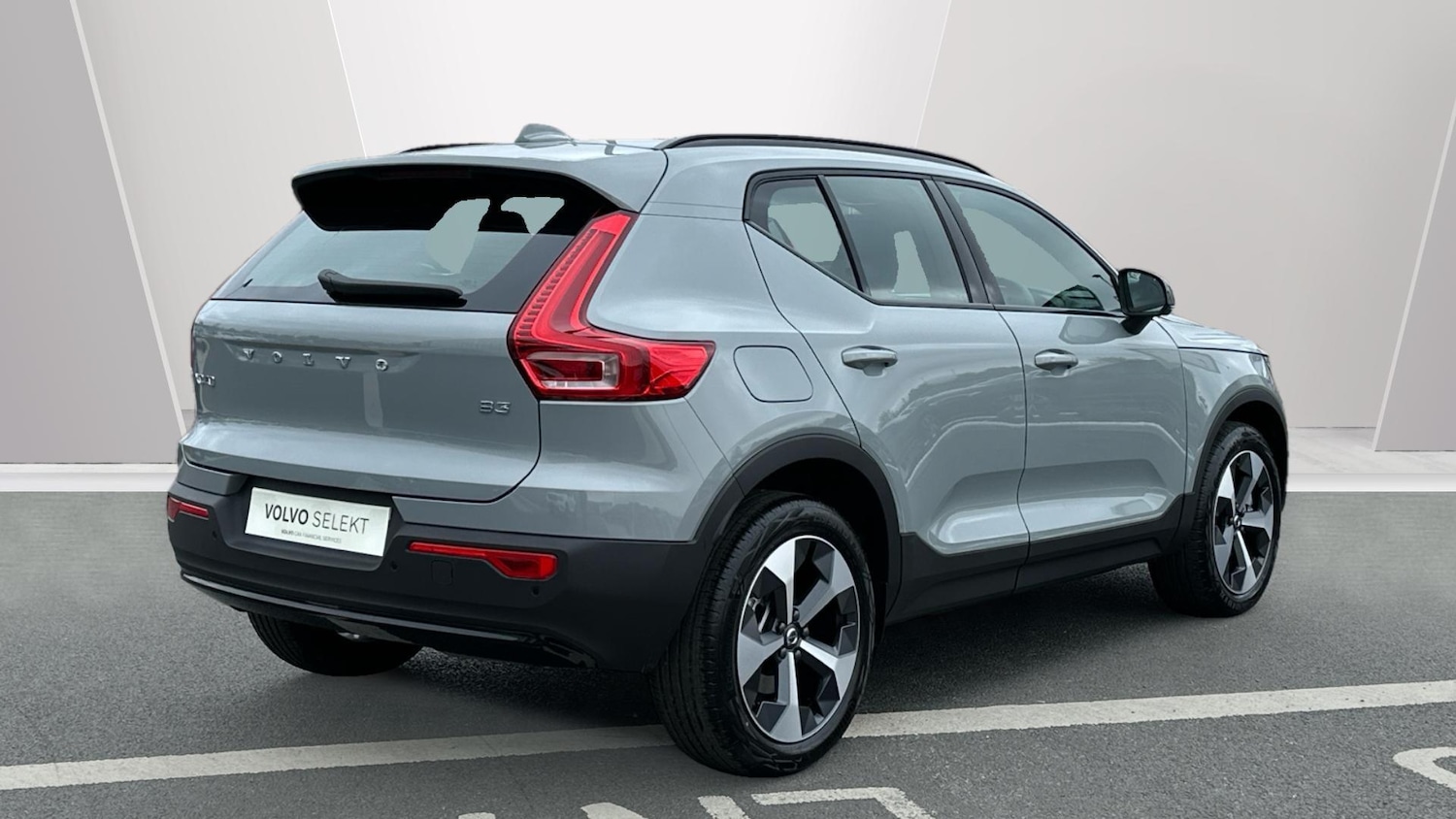 Used Volvo XC40 2025 for sale - 76511901: Photo 2