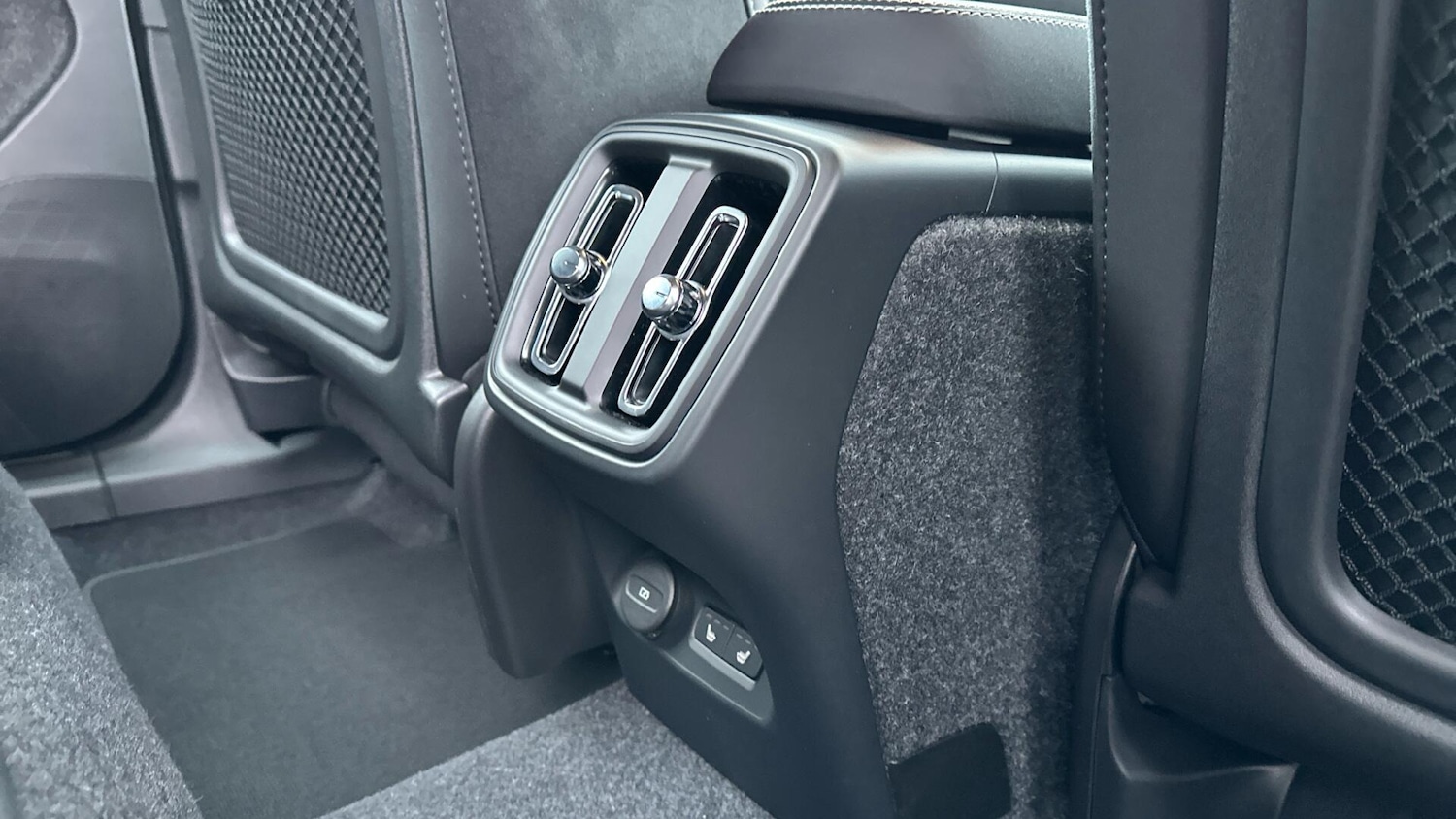 Used Volvo XC40 2025 for sale - 76511901: Photo 26