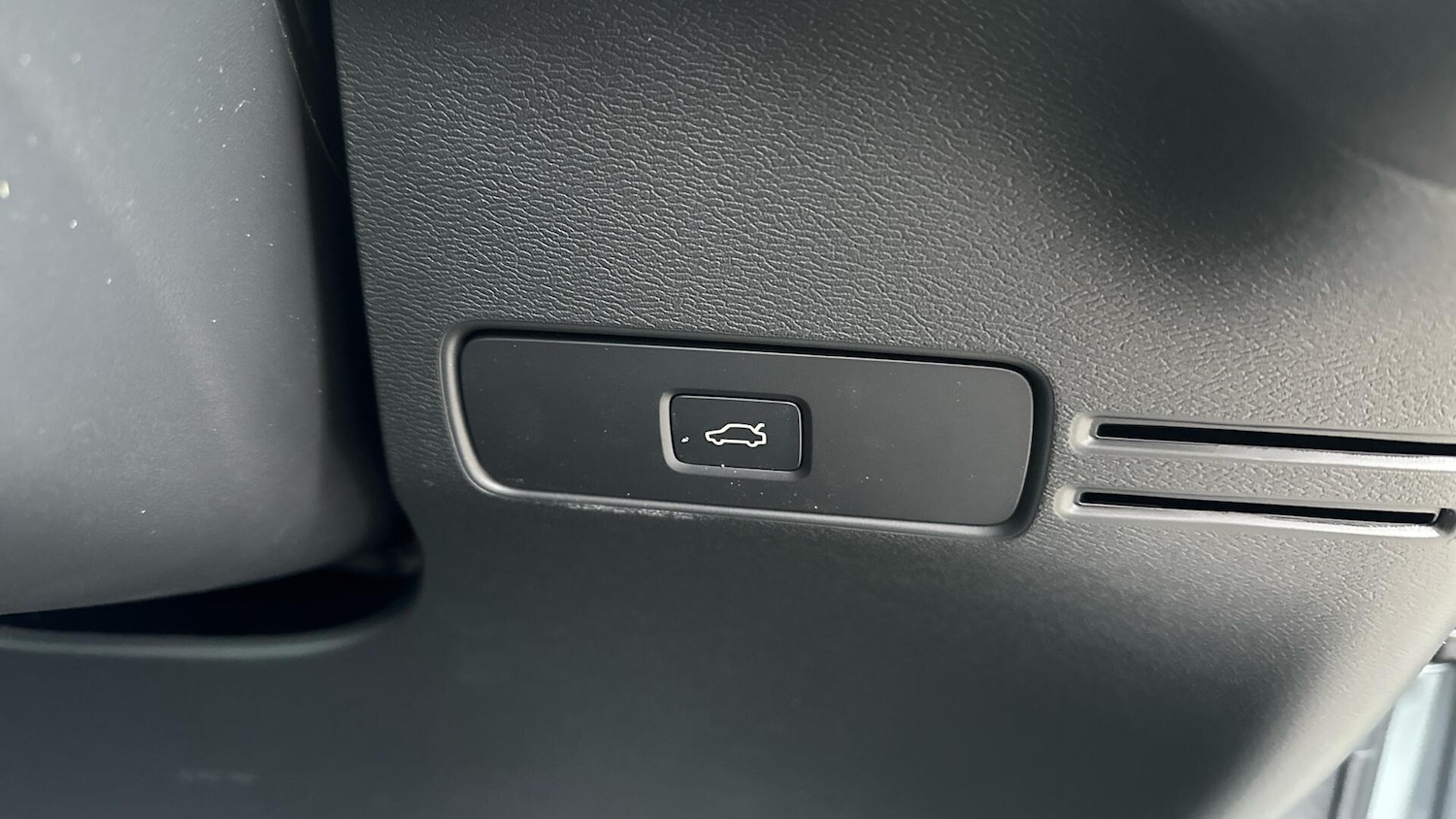 Used Volvo XC40 2025 for sale - 76511901: Photo 30