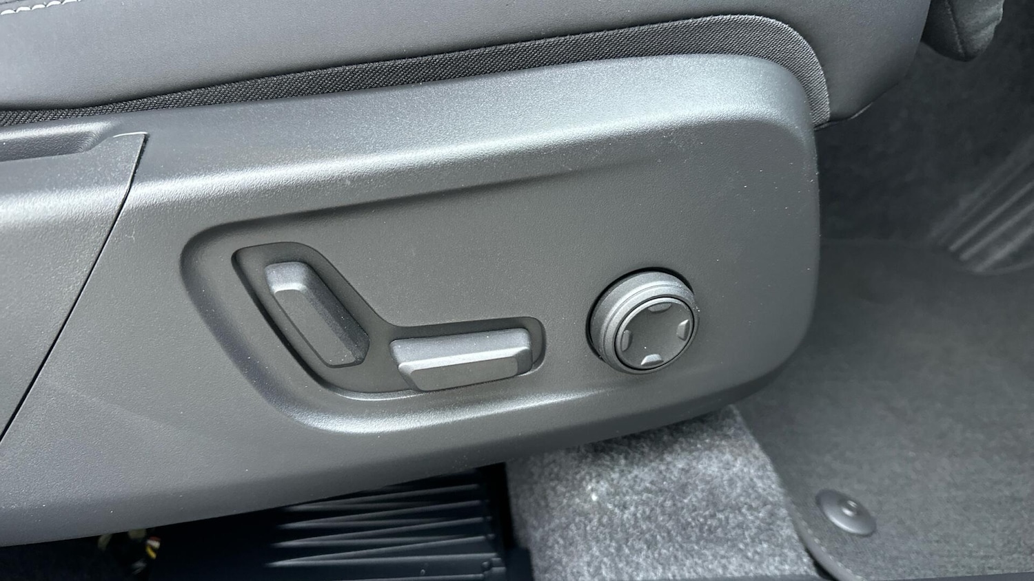 Used Volvo XC40 2025 for sale - 76511901: Photo 31