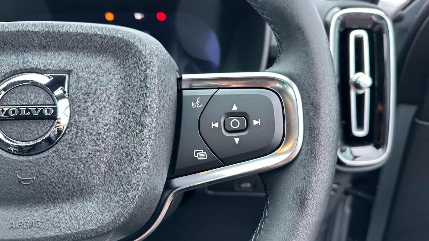 Used Volvo XC40 2025 for sale - 76511901: Photo 32