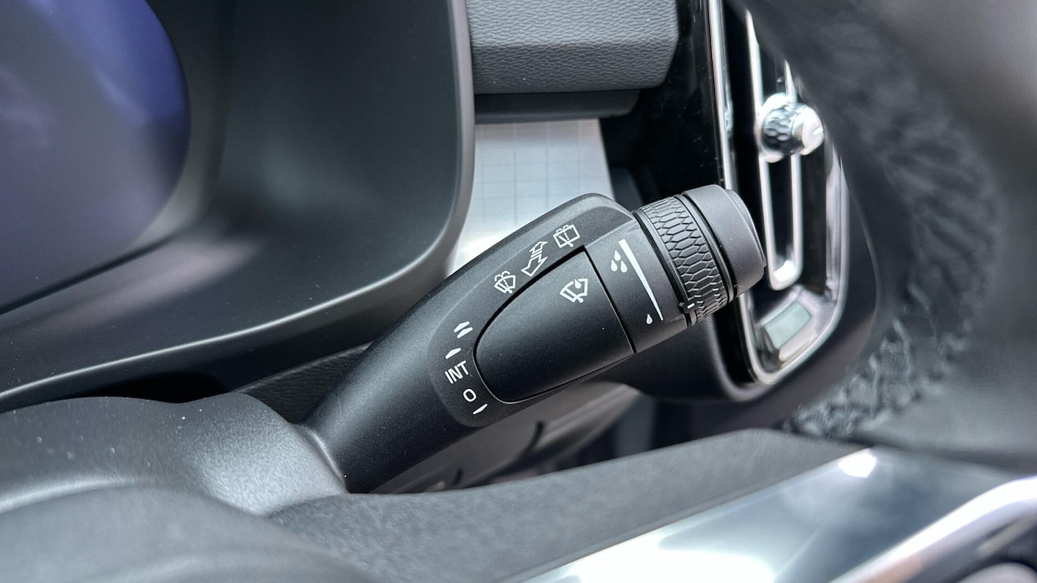 Used Volvo XC40 2025 for sale - 76511901: Photo 34