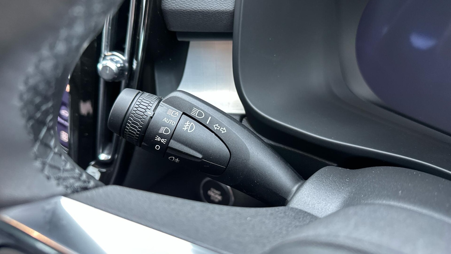 Used Volvo XC40 2025 for sale - 76511901: Photo 35