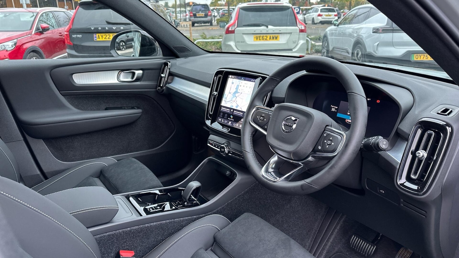 Used Volvo XC40 2025 for sale - 76511901: Photo 4