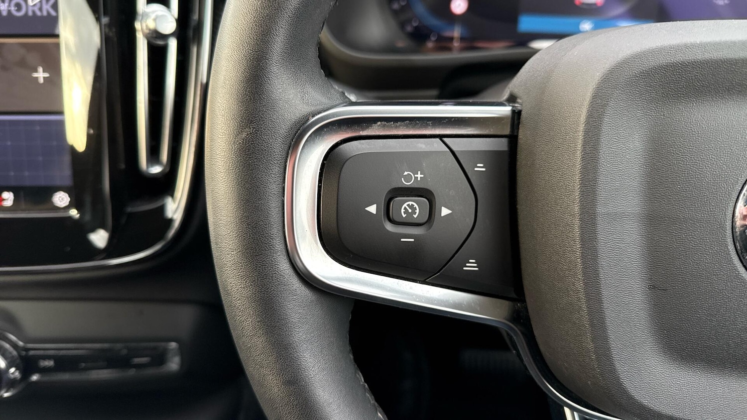 Used Volvo XC40 2022 for sale - 76701763: Photo 21