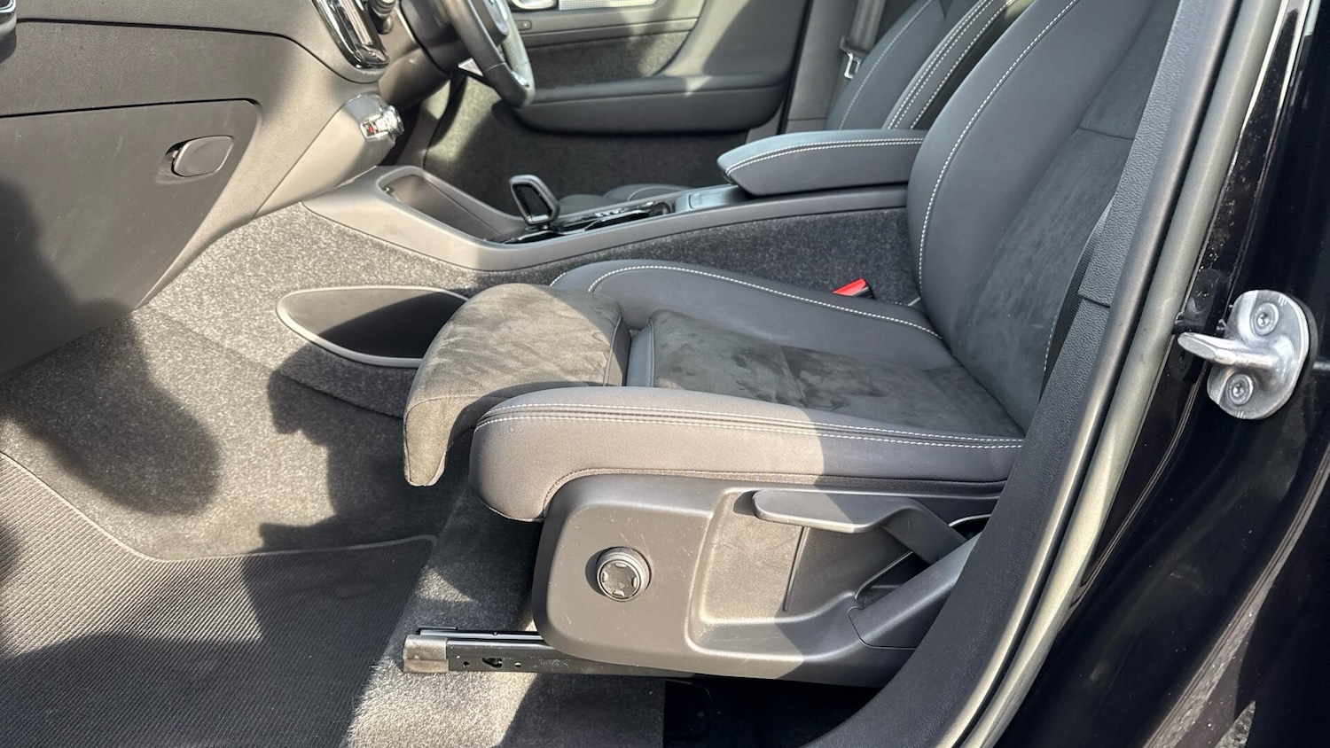 Used Volvo XC40 2022 for sale - 76701763: Photo 30