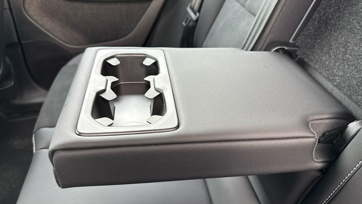 Used Volvo XC40 2022 for sale - 76701763: Photo 34