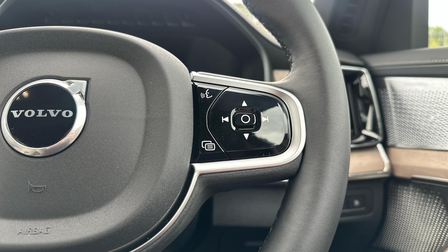 Used Volvo XC90 2025 for sale - 76337356: Photo 34