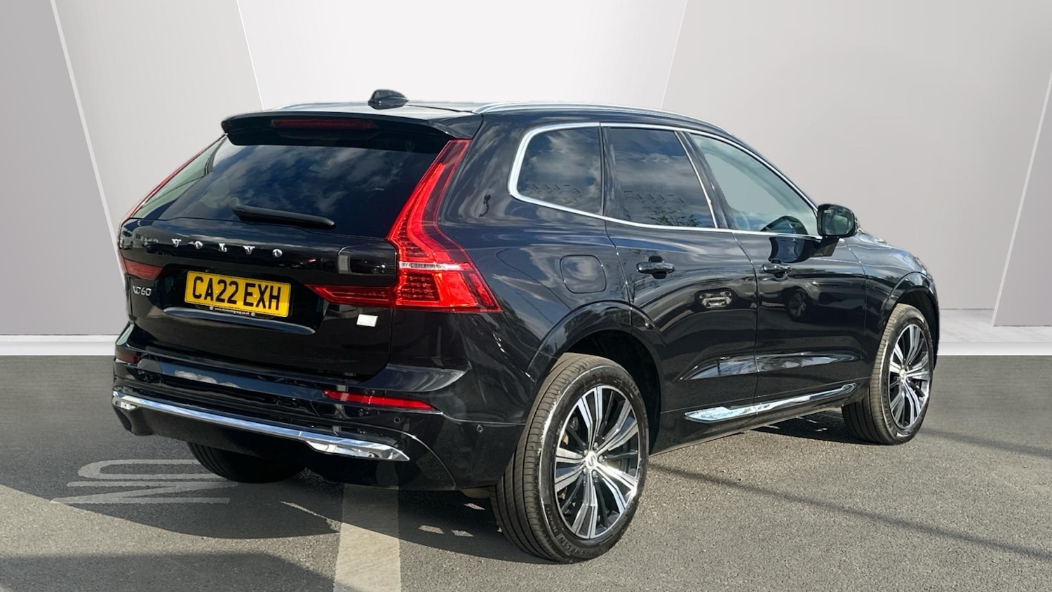 Used Volvo XC60 2022 for sale - 76337903: Photo 2