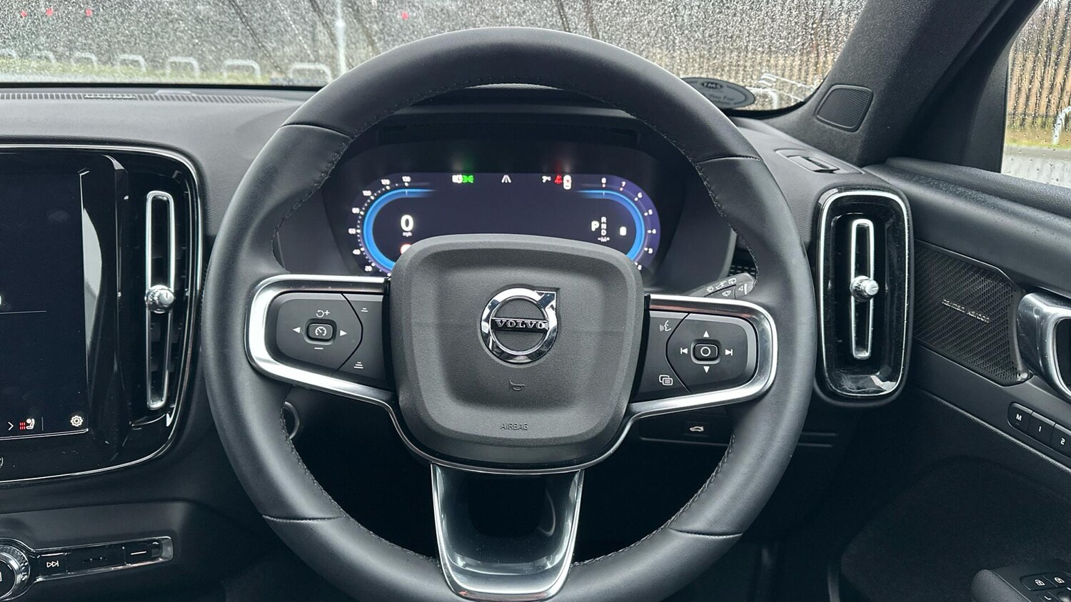 Used Volvo XC40 2023 for sale - 77672961: Photo 10