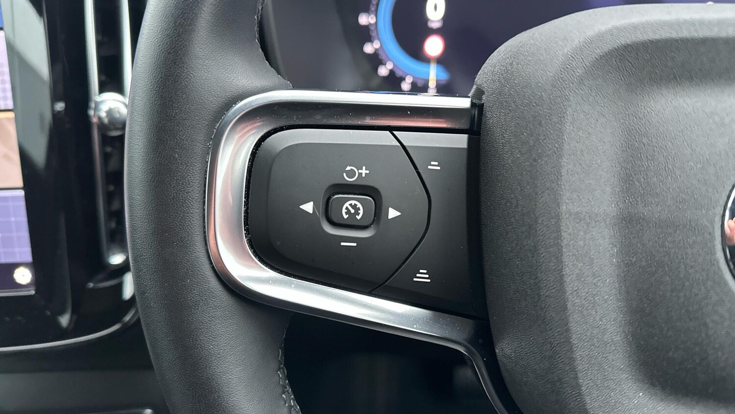 Used Volvo XC40 2023 for sale - 77672961: Photo 21