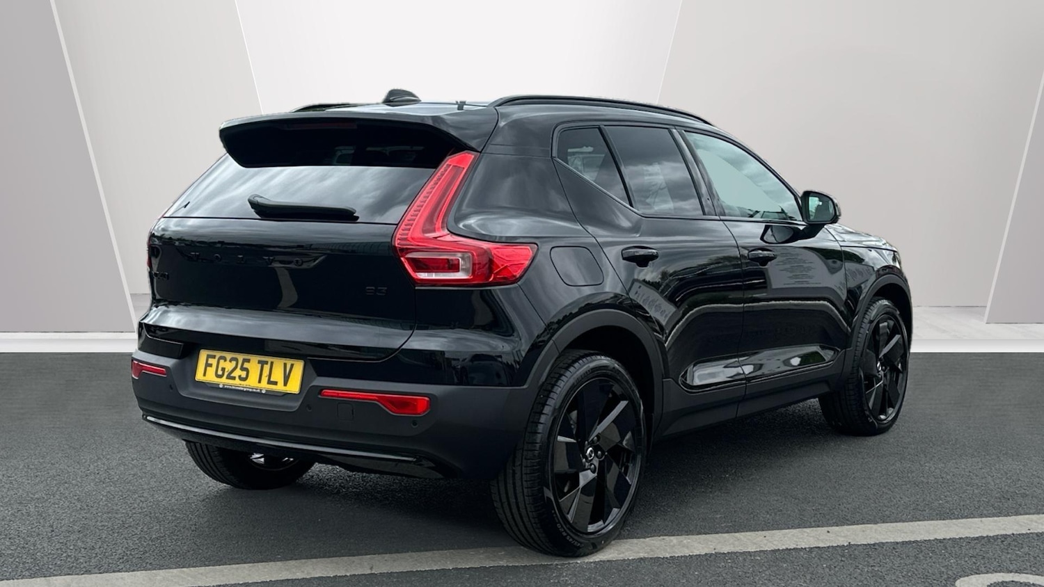 Used Volvo XC40 2025 for sale - 76441267: Photo 2