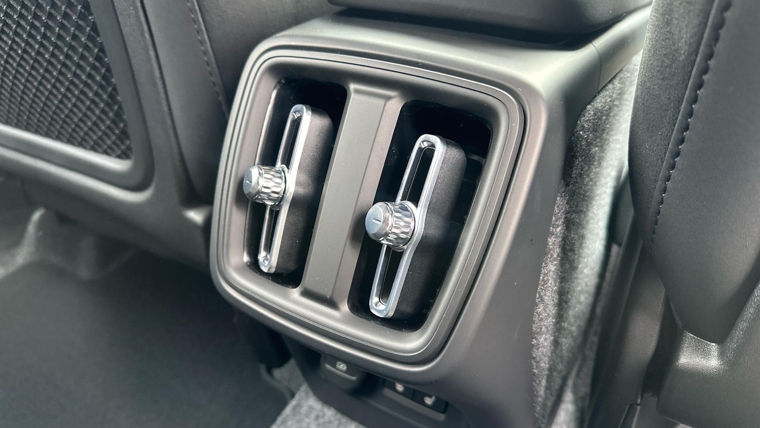 Used Volvo XC40 2025 for sale - 76441267: Photo 24