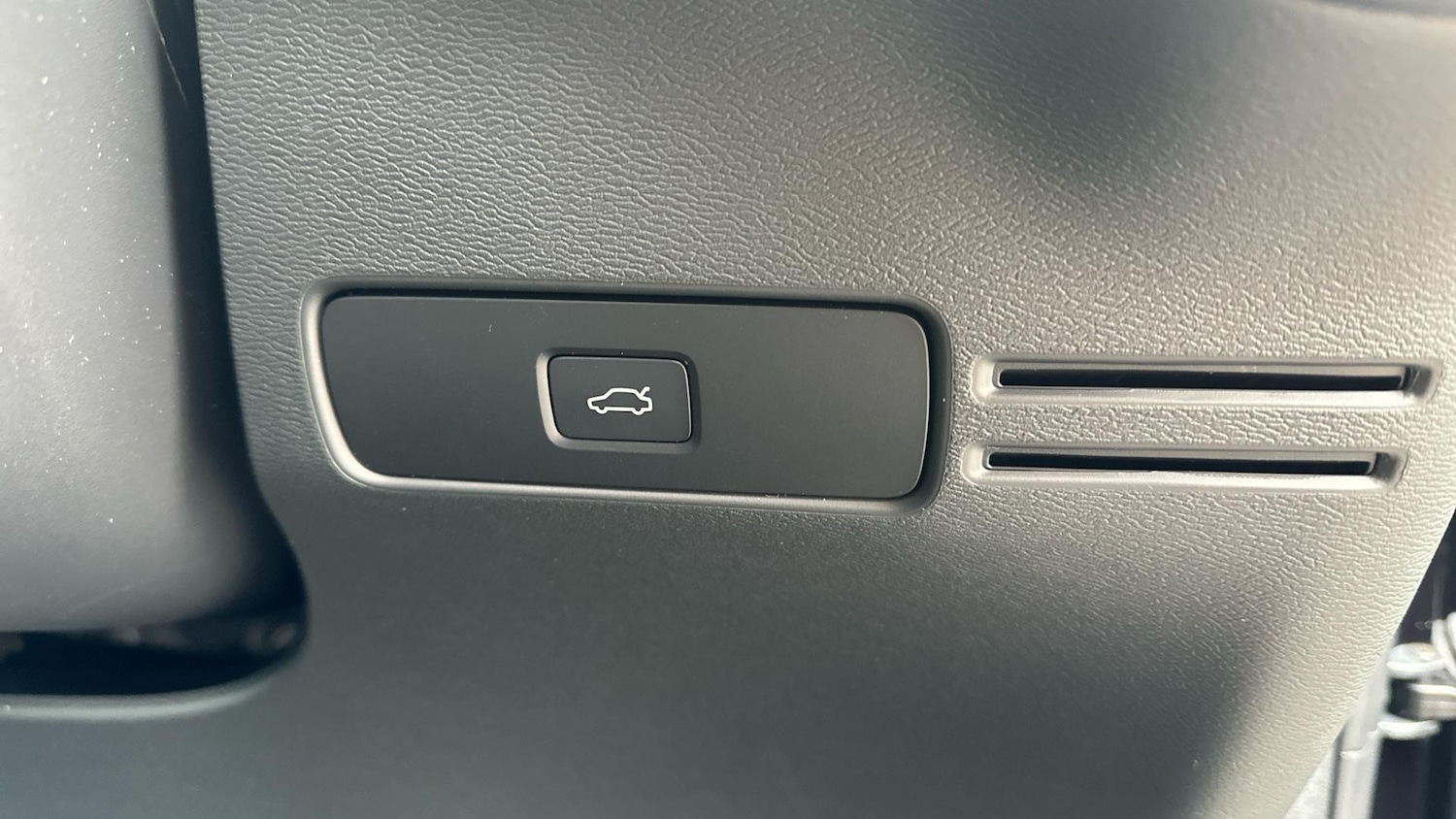 Used Volvo XC40 2025 for sale - 76441267: Photo 28