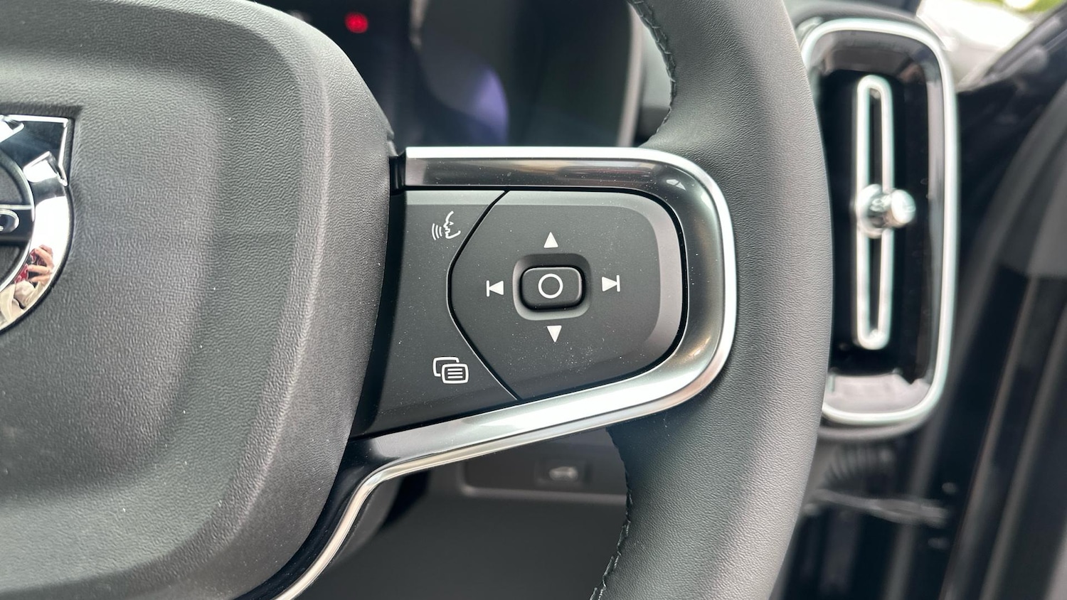 Used Volvo XC40 2025 for sale - 76441267: Photo 30