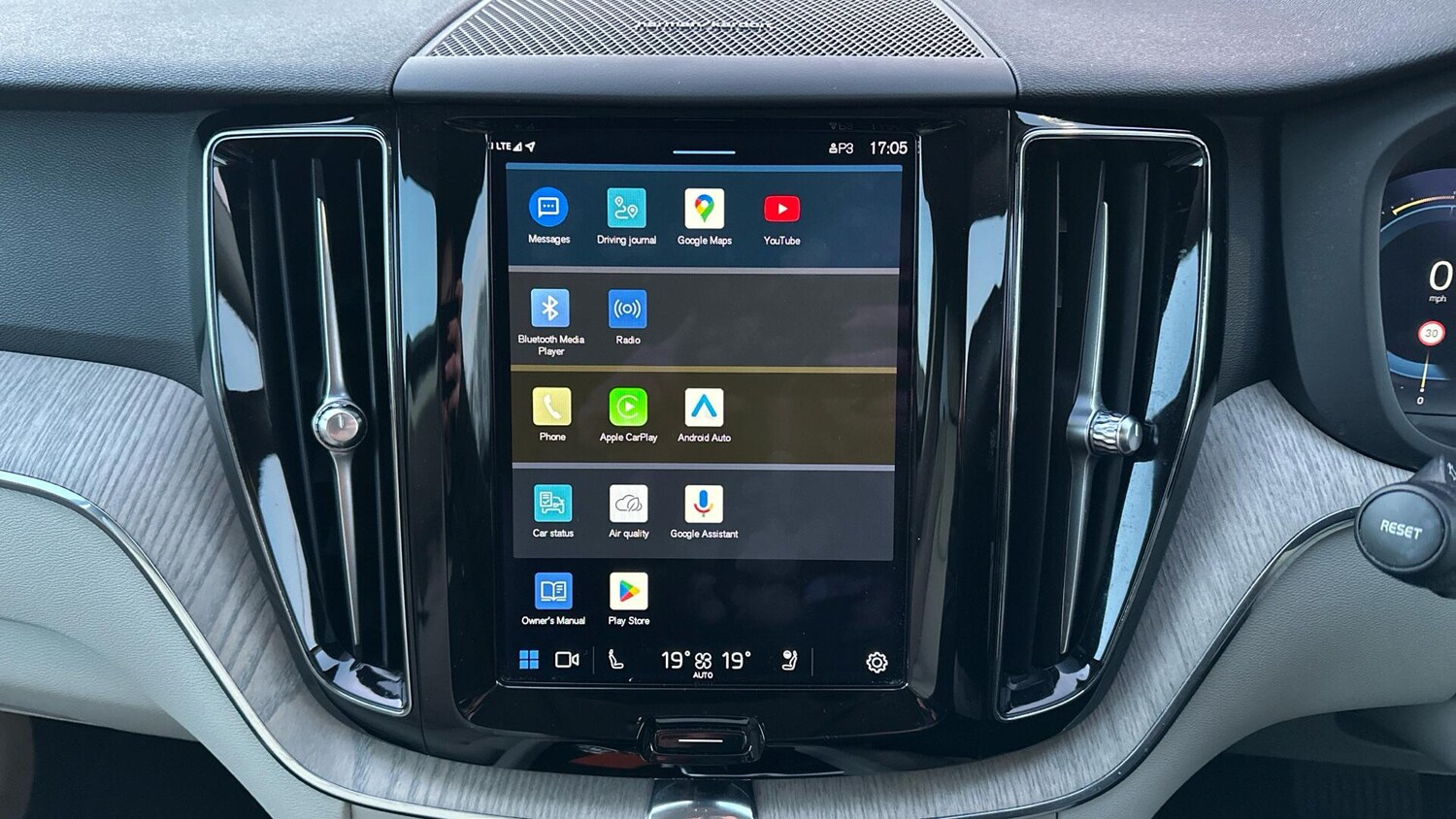 Used Volvo XC60 2022 for sale - 77672951: Photo 12