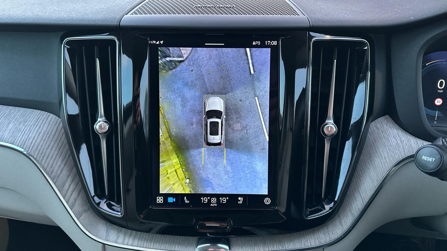 Used Volvo XC60 2022 for sale - 77672951: Photo 19