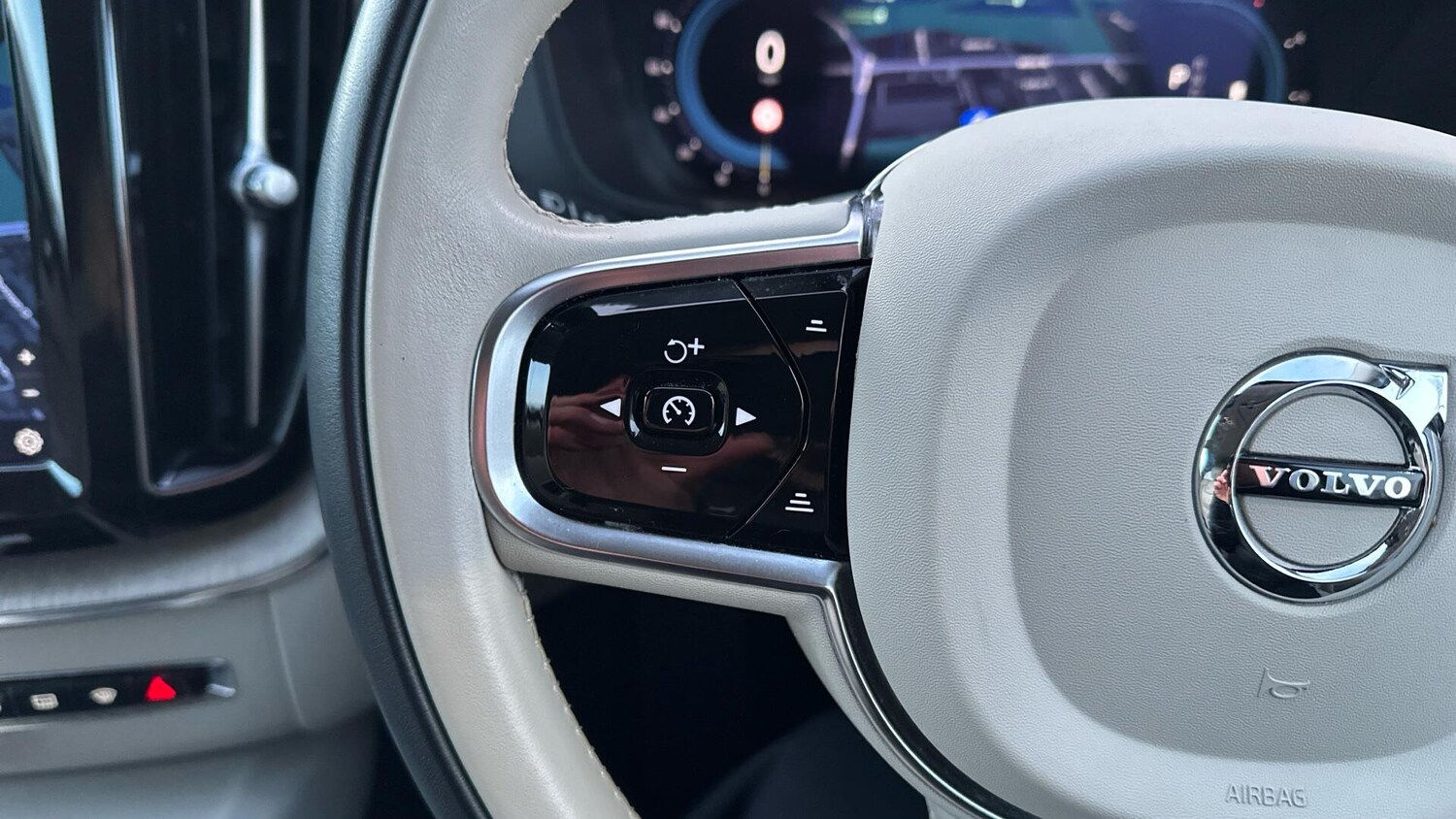 Used Volvo XC60 2022 for sale - 77672951: Photo 21