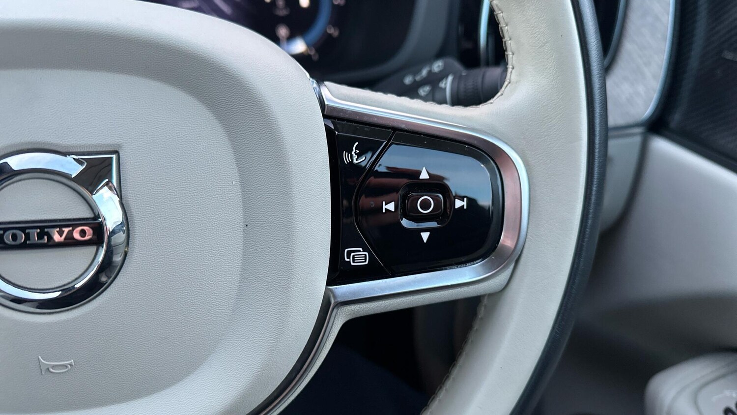 Used Volvo XC60 2022 for sale - 77672951: Photo 22